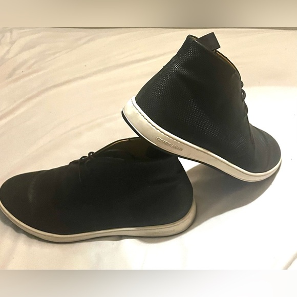 Giorgio Armani Black Pebbled Leather Ankle Boots. Worn once. 8 1/2. - Picture 5 of 11